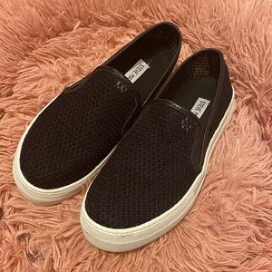 STEVE MADDEN Black Mesh Gill Shoes